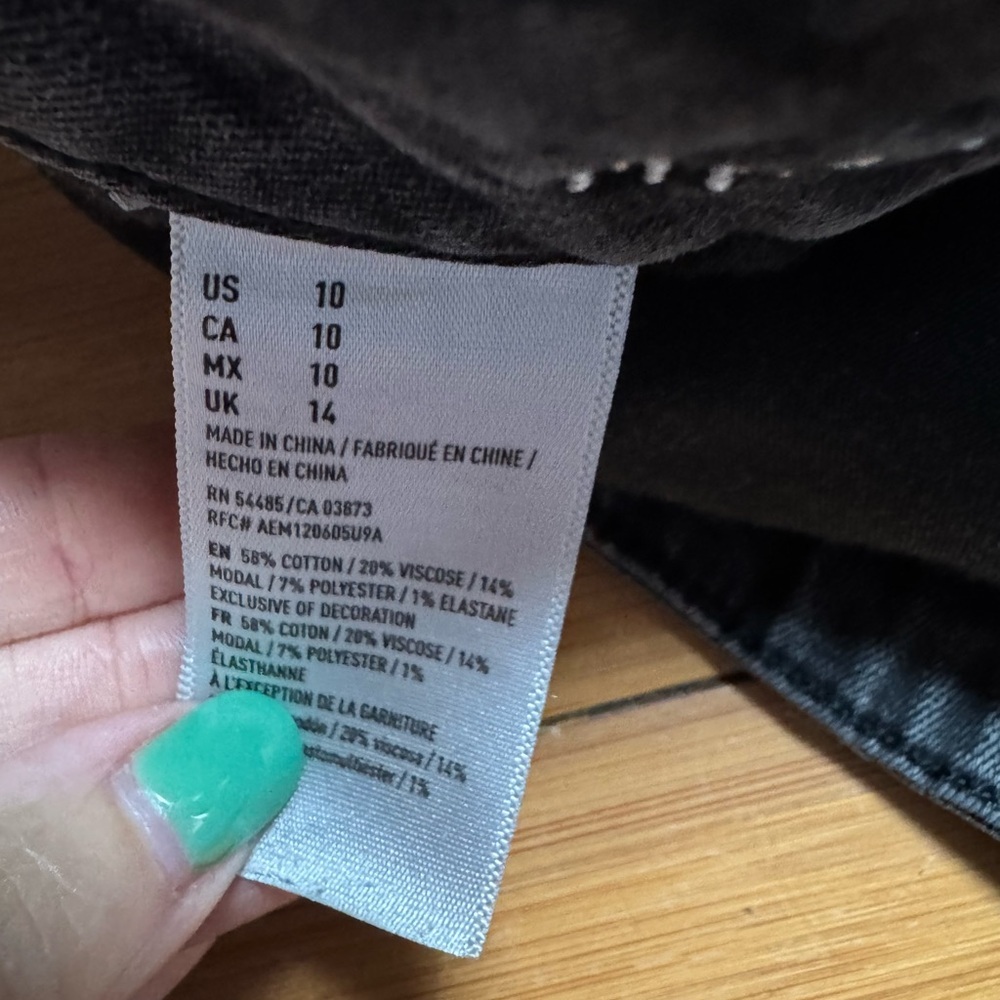 American Eagle Outfitters Women's Distressed Gray Jean Shorts - Picture 3 of 3